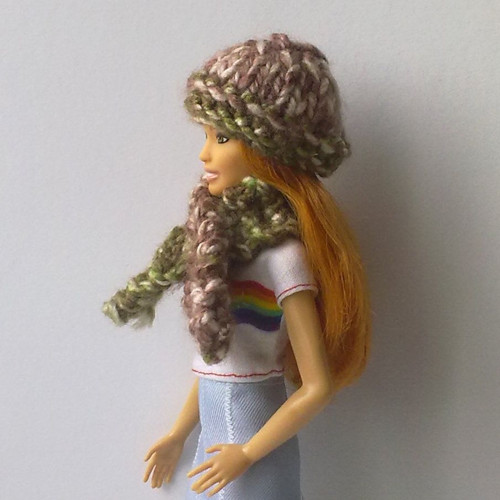 Oblečky pro Barbie - čepice, šála — foto 2