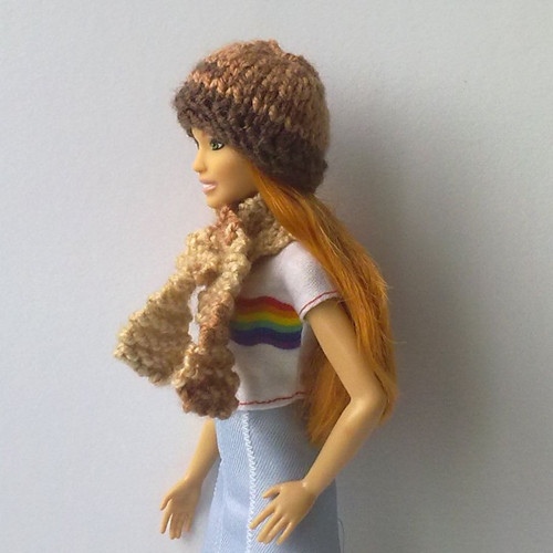 Oblečky pro Barbie - čepice, šála — foto 2