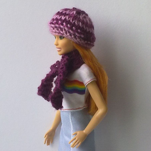 Oblečky pro Barbie - čepice, šála — foto 2