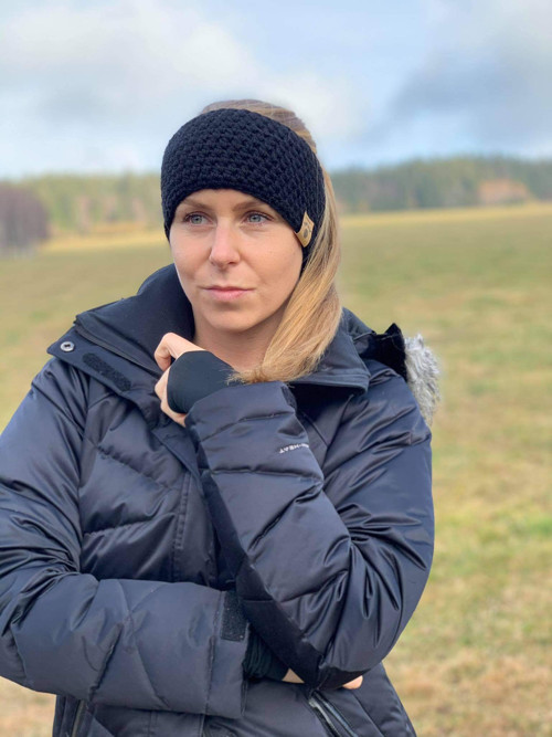 Háčkovaná merino čelenka černá — foto 2