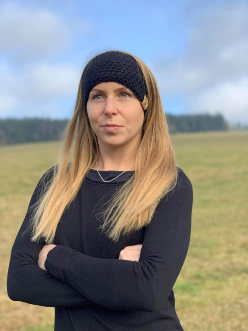 Háčkovaná merino čelenka černá — foto 4