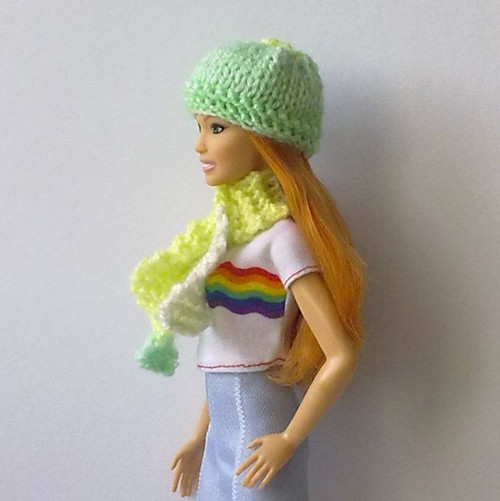 Oblečky pro Barbie - čepice, šála — foto 2