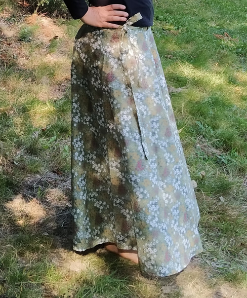 Půlkolová zavinovací sukně — foto 2