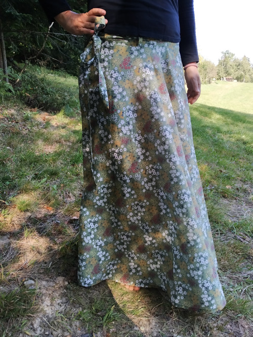 Půlkolová zavinovací sukně — foto 3