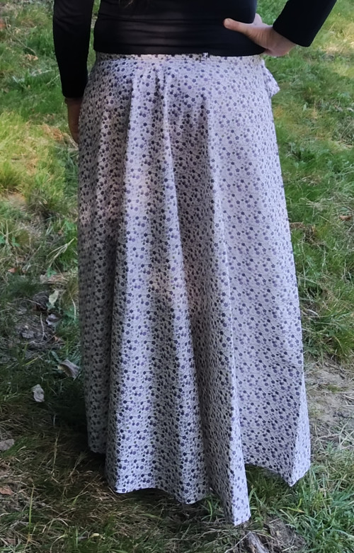 Půlkolová zavinovací sukně — foto 4