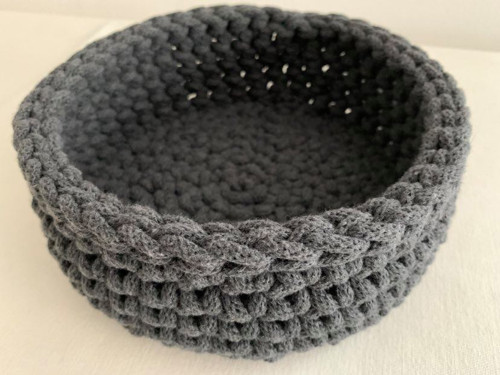 Háčkovaná ošatka kulatá šedá ocel průměr 22cm MAXI — foto 3