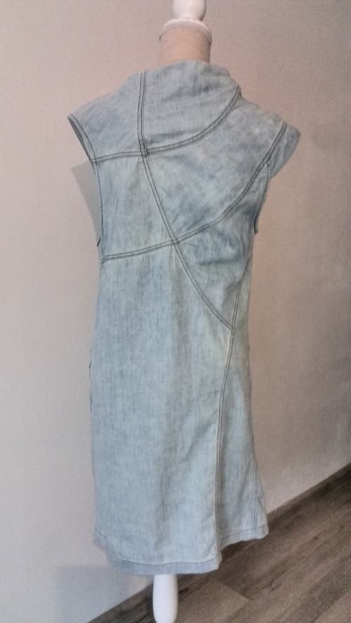 Riflové šaty — foto 3