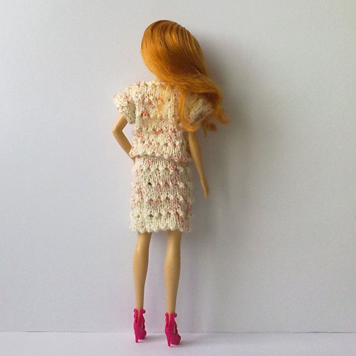 Oblečky pro Barbie - triko, sukně — foto 3