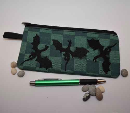 PencilCase s letícími Draky — foto 2