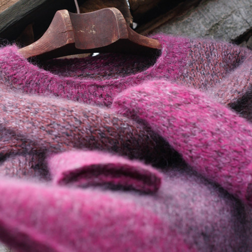 Soulad barev - purpurový pullover — foto 3