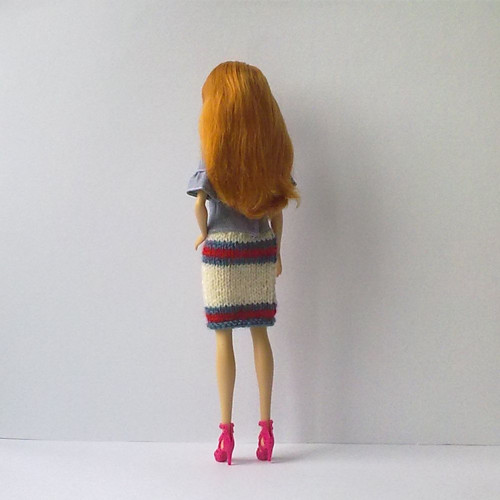 Oblečky pro Barbie - triko, sukně — foto 3
