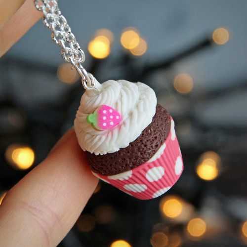 Cupcake jahůdka+puntíky — foto 2
