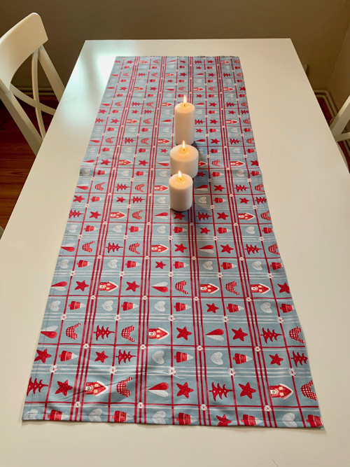 Vánoční velký běhoun-vánoční patchwork na šedé — foto 3