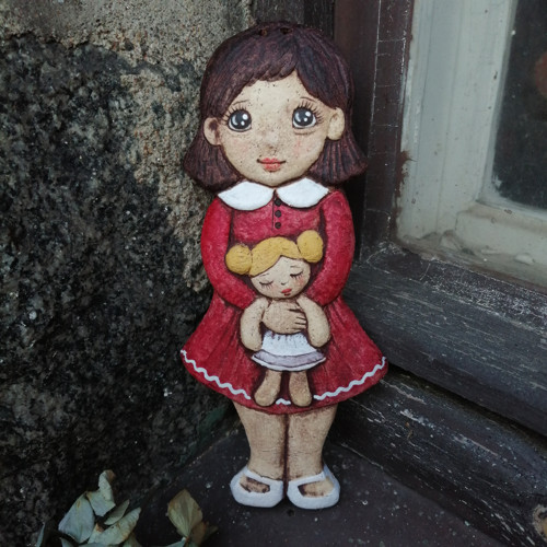 Holčička s panenkou , malovaná — foto 2
