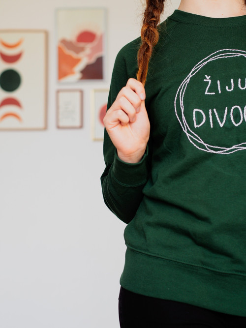 Mikina ŽIJU DIVOCE — foto 5
