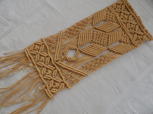 Drhaný krásný závěs na zeď - MACRAMÉ — foto 3