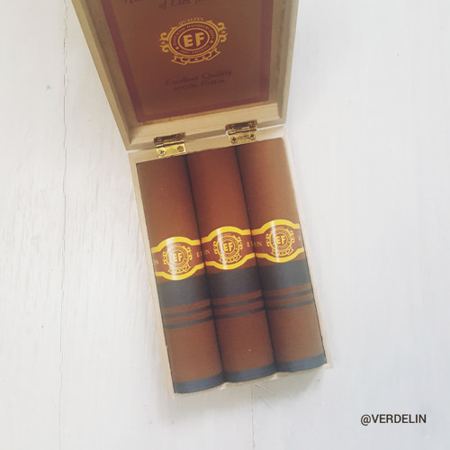 Pánské kapesníky s monogramem v krabičce — foto 2