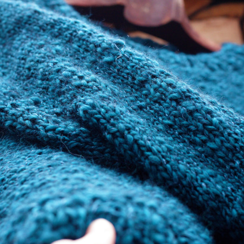 Nápadité kouzlo - petrolejový pullover — foto 3