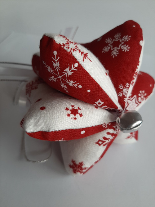 Patchworkový zvoneček červeno bílý — foto 2