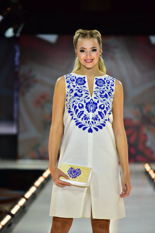 Ručne Maľované Šaty — foto 3