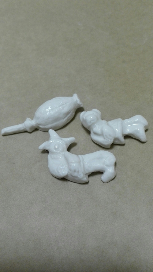 Porcelánová brož Medvídek v letu. — foto 3