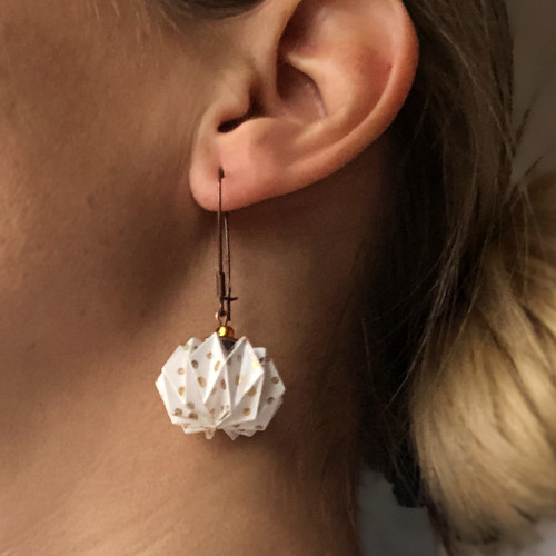 Elegantní "trash-origami" náušnice — foto 6