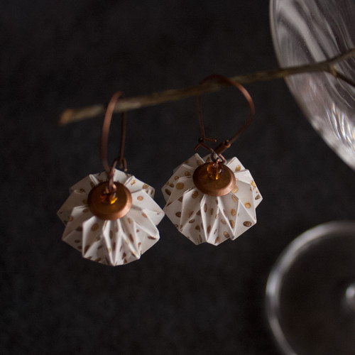 Elegantní "trash-origami" náušnice — foto 5