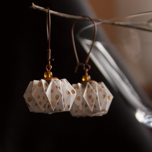 Elegantní "trash-origami" náušnice — foto 4