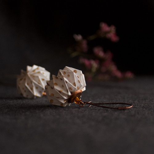 Elegantní "trash-origami" náušnice — foto 3