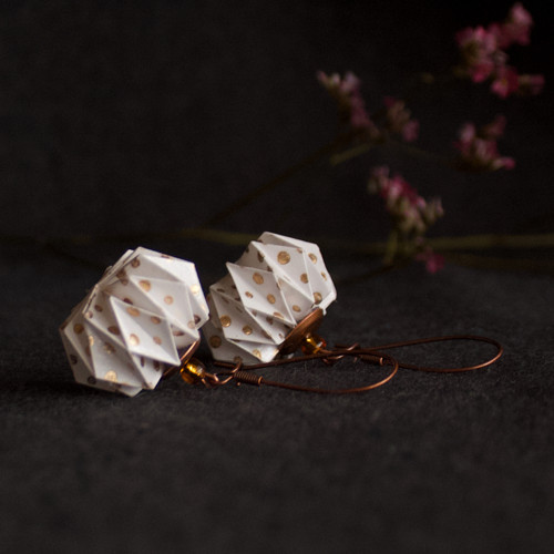 Elegantní "trash-origami" náušnice — foto 2