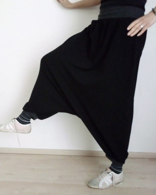 Černé harémové tepláky, vel. 40/42 — foto 4