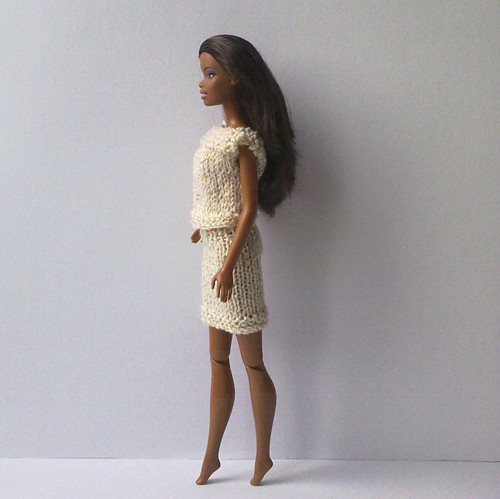 Oblečky pro Barbie - tričko, sukně — foto 4