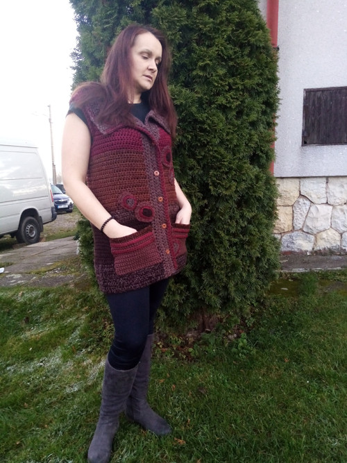 Bordová vesta — foto 3