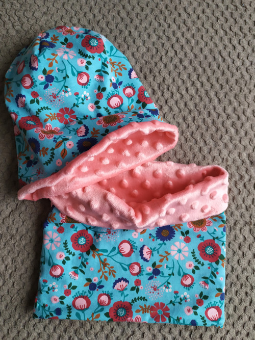 Květy -dětská zateplená čepička — foto 3