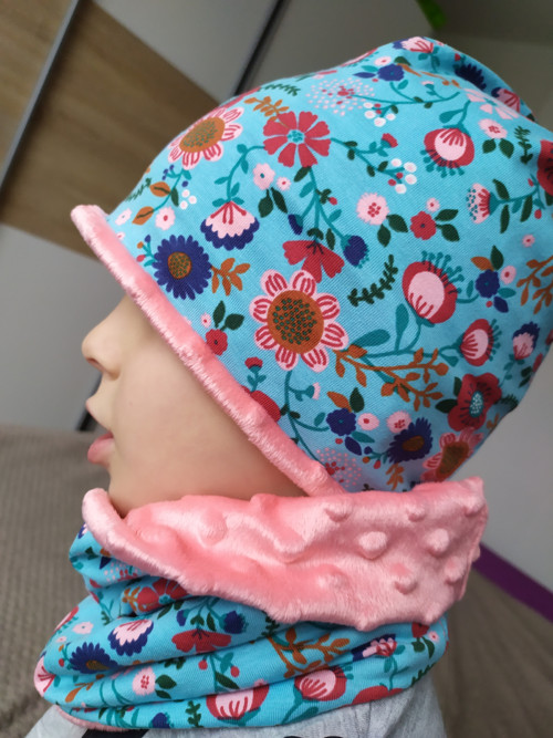 Květy -dětská zateplená čepička — foto 2