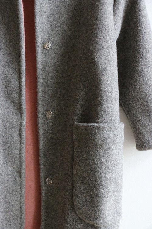 Inari lange gra ~ vlněný kabát — foto 2