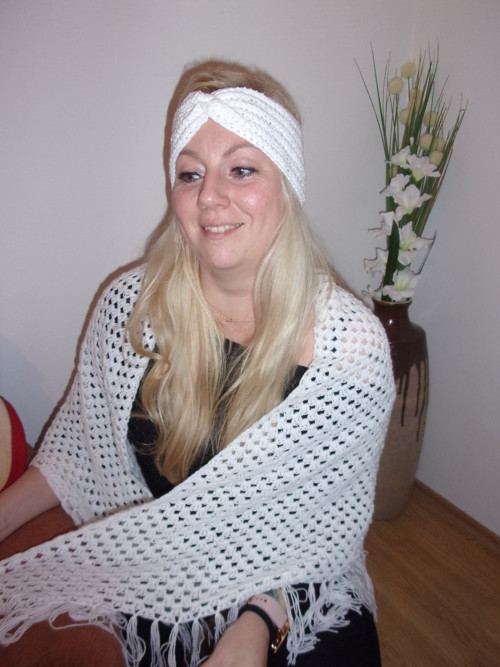 Háčkovaná čelenka s uzlem — foto 4