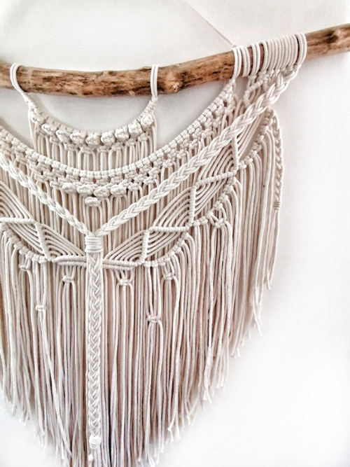 Macrame dekorace v krémové barvě — foto 2