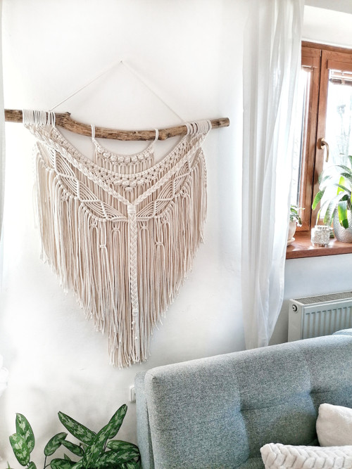 Macrame dekorace v krémové barvě — foto 3