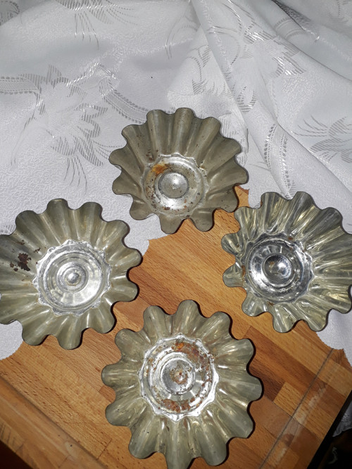 4 x stará plechová formička... — foto 2
