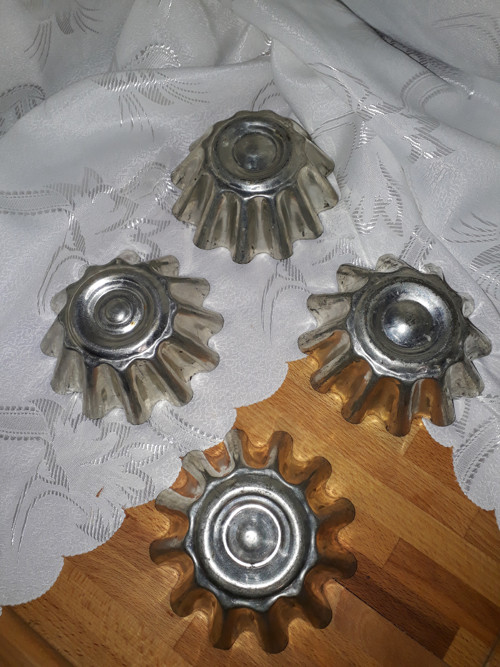 4 x stará plechová formička... — foto 3