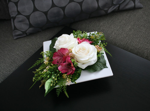 Ikebana s růžemi a alstromeriemi — foto 6