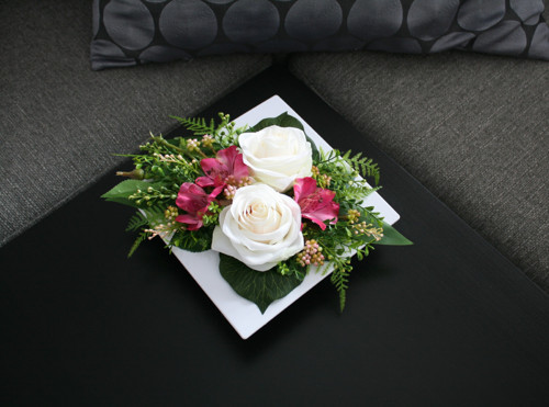Ikebana s růžemi a alstromeriemi — foto 5
