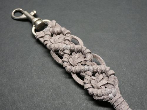 Macrame klíčenka/přívěsek - šedá,imitace kůže — foto 2