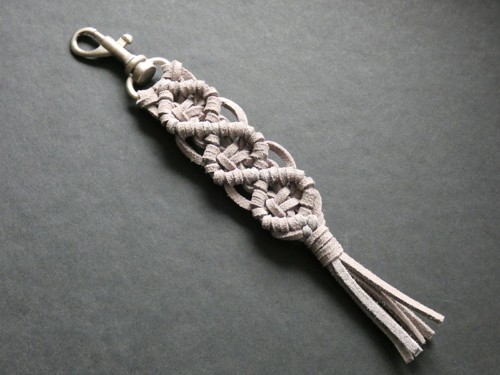 Macrame klíčenka/přívěsek - šedá,imitace kůže — foto 4