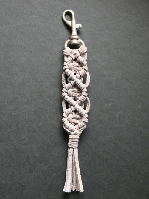 Macrame klíčenka/přívěsek - šedá,imitace kůže — foto 5