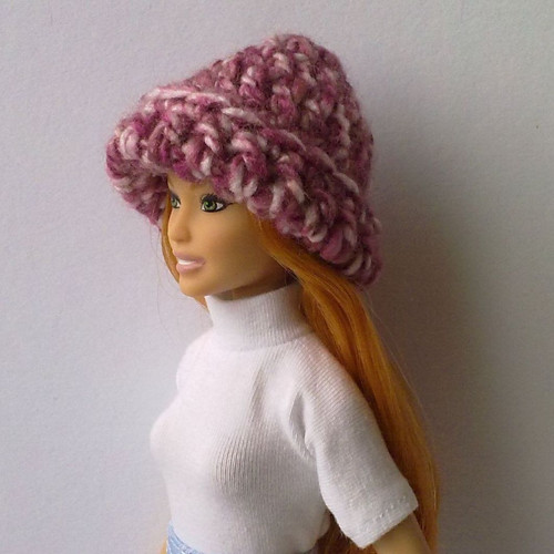 Oblečky pro Barbie - čepice — foto 2