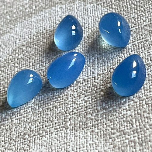 Chalcedon modrý kabošon slza 10x7mm — foto 4