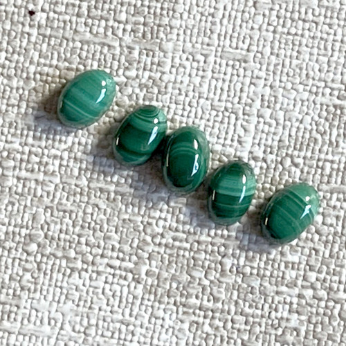 Malachit kabošon ovál 6x4mm — foto 2
