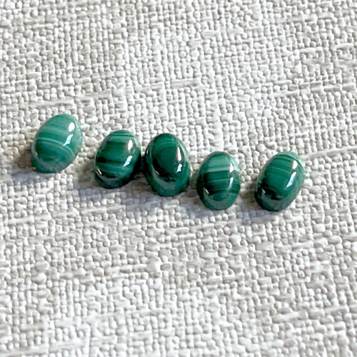 Malachit kabošon ovál 6x4mm — foto 3